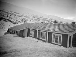 Hytte på fjellet. Snø