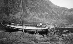 En fembåring eller åttring som er bygget om og satt motor i.