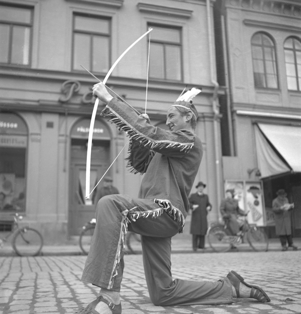 Motiv från firandet av den så kallade majkarnevalen i Linköping 1947.