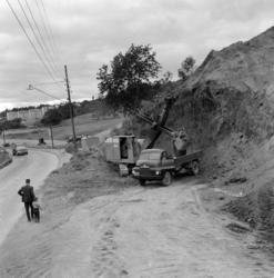 Trondheimsveien utvides ved Brobekk. August 1956