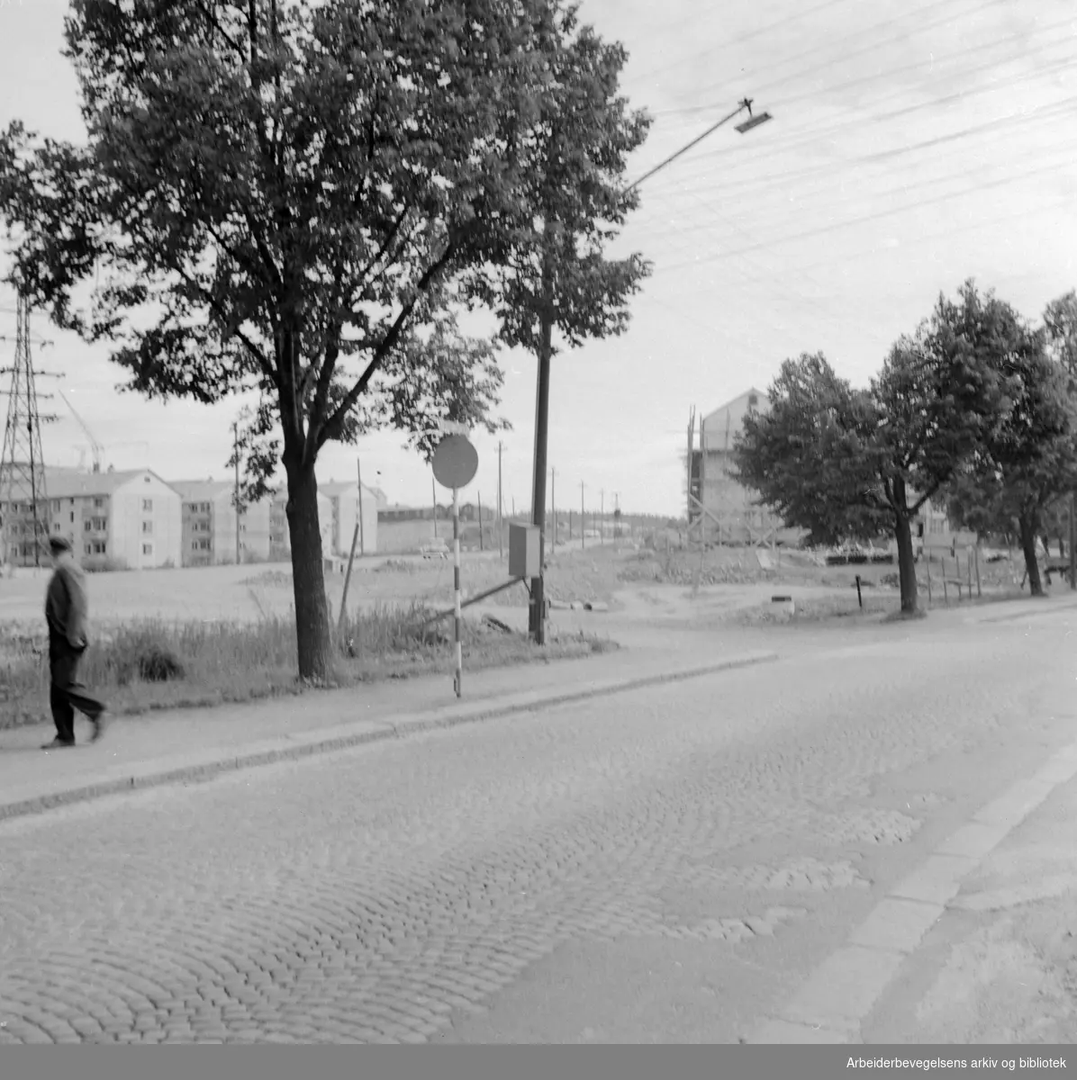 Trondheimsveien ved Aker sykehus. Juli 1955