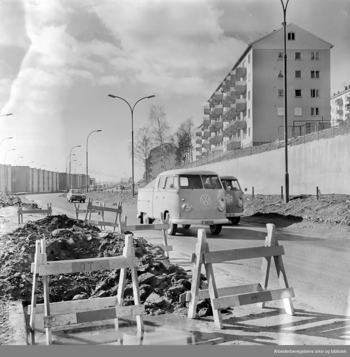 Trondhjemsveien. Aschehaugsvingen ovenfor Veitvet. Mars 1963