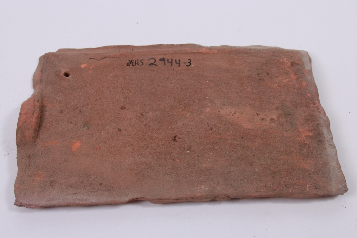 rektangulære veggpanner med festehull i pannen