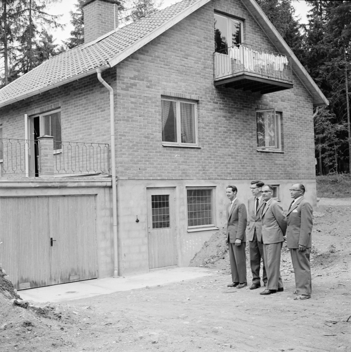 Deltagare från Uppsala läns avdelning av Svenska landskommuners förbund besöker ett av Bålstas nybyggda villaområden