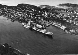 Flyfoto av Langesund Mekaniske Verksted og Langesund fra nor