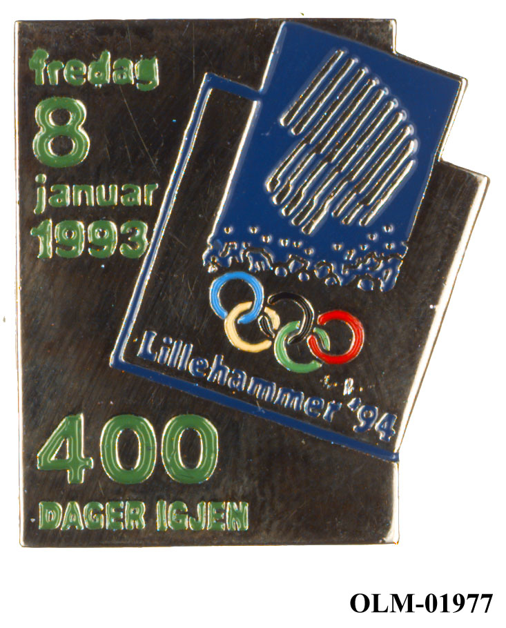 Rektangulært stående merke med emblemet for Lillehammer '94 på skrå. Merket viser at det er 400 dager igjen til OL.