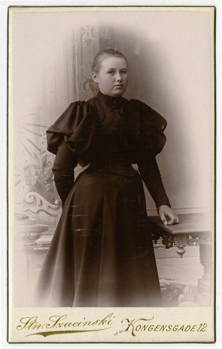 Fotoalbum etter Lorentz Severin Skougaard.
Lorentz Severin Skougaard (født 11. mai 1837 i Farsund, død 1885 i New York) var en norskfødt tenor. Han var bror til offiseren Johan Skougaard.
I New York, hvor Skougaard senere døde, ble han en fetert sangpedagog. Hans gravminne ses på Langesund kirkegård i Telemark.