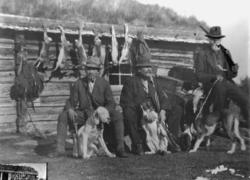 Jegere ved Voll-vollen i Bjørsjølia, 1916.