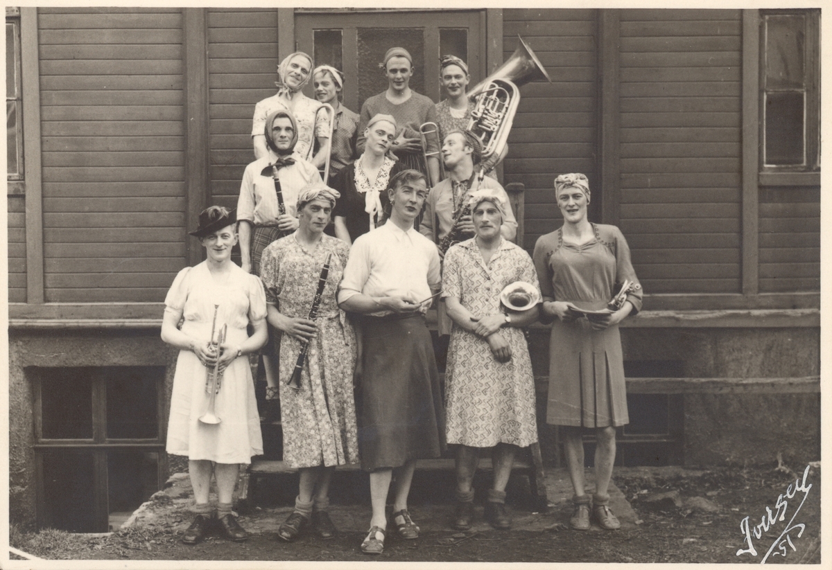 "Nordlysets Døtre" utenfor Arbeidersamfunnet.