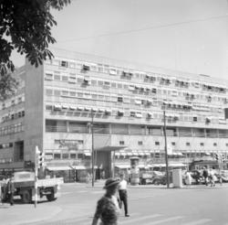 Samfunnshuset. Eksteriør. Juli 1956.