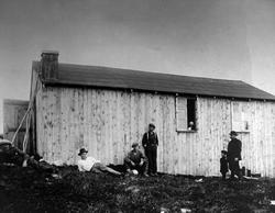 1920-tallet. arbeidsfolk i brakke. Kristiansund? kanskje kli