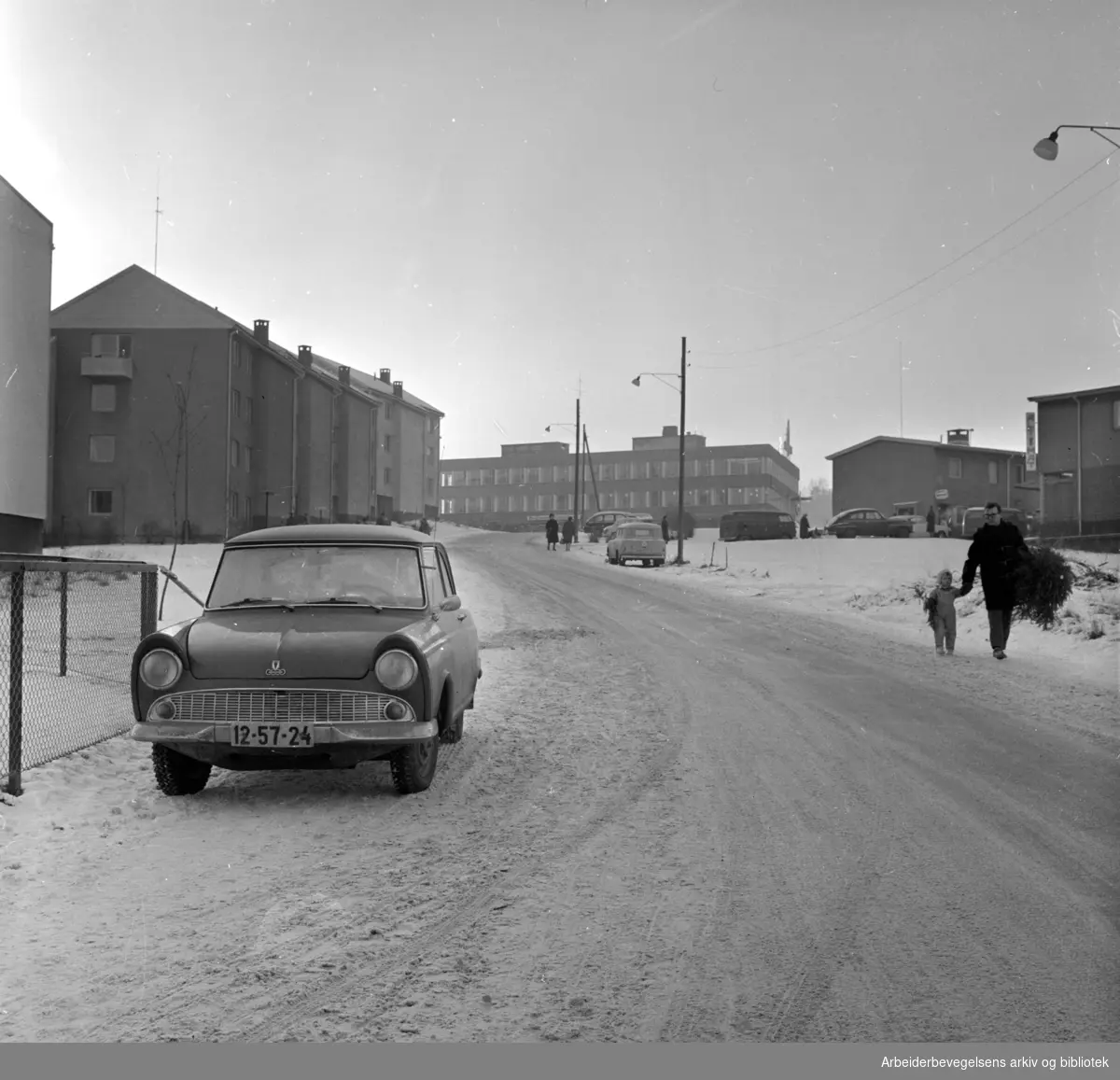 Byggveien. Sett nedenfor krysset Byggveien/ Havreveien. Desember 1965