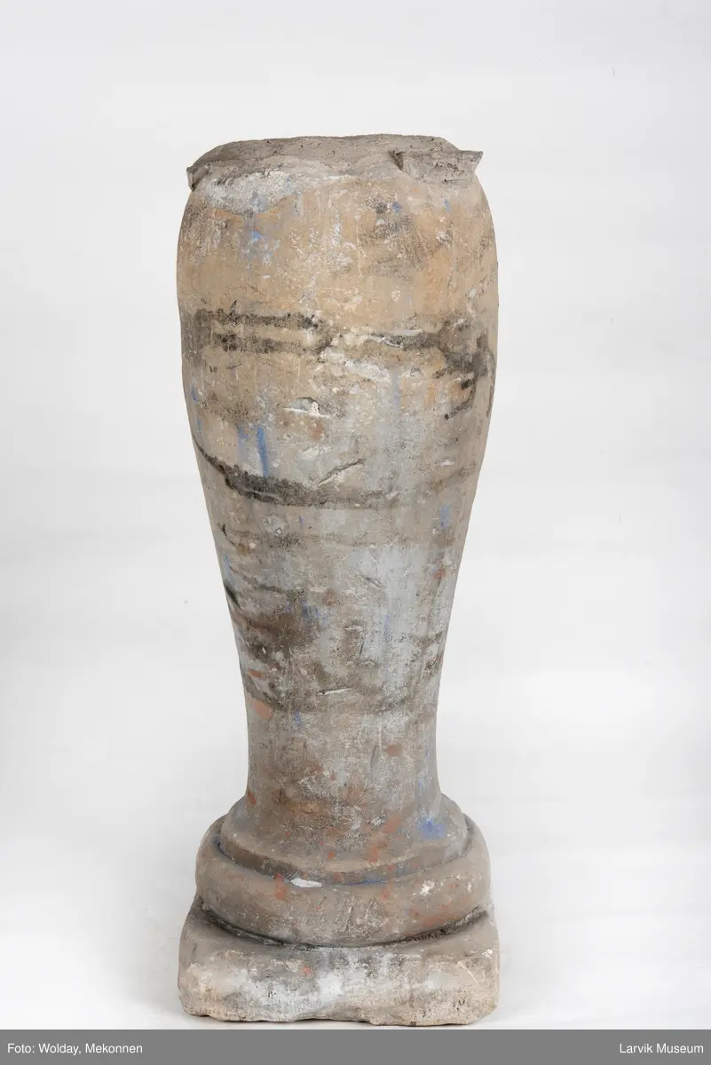 Har rester av dekor.