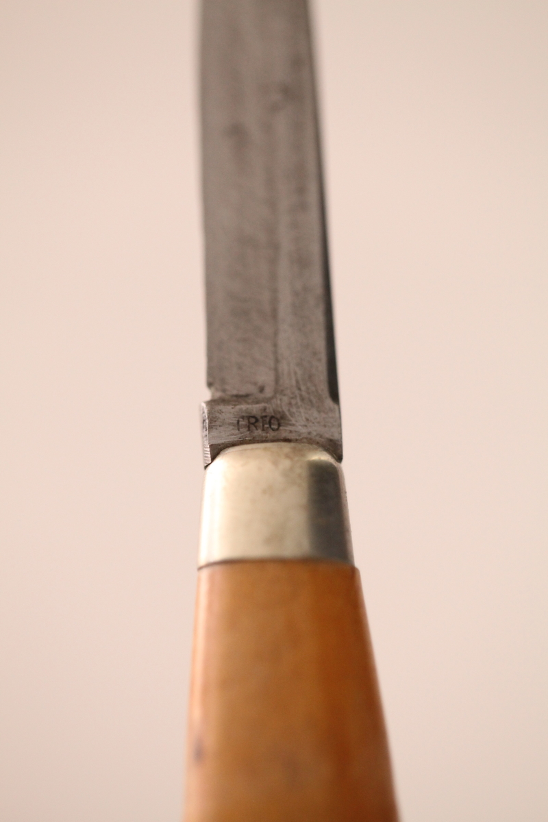 Trolig en fabrikkniv laget av TRIO fabrikker. En fabrikkjede som ble slått sammen i 1902.