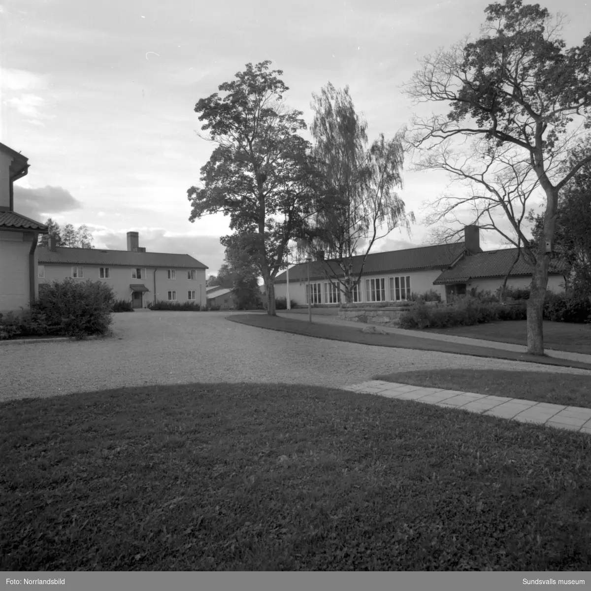 Lantmannaskolan i Hussborg, Ljungaverk, samt Hussborgs herrgård.