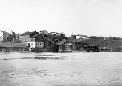 Bakkegata i Sannesund, Sarpsborg med Melløs, 1912. Seilskute