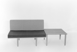 Sittemøbel. Sofabenk med bord. Kombinasjonsmøbel.