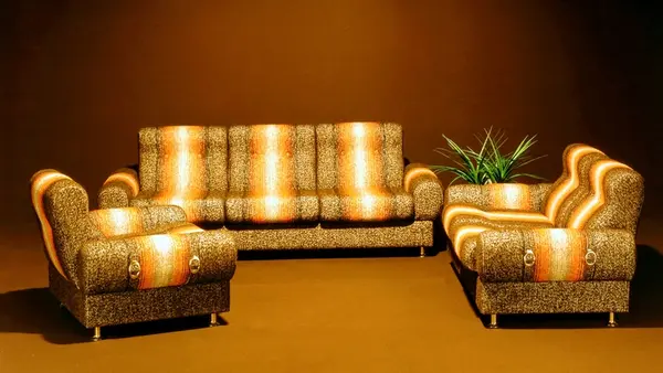 Salong. Sofagruppe med sofa og lenestol.