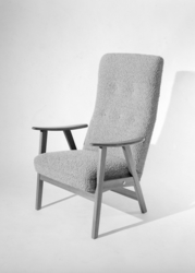 Lenestol med høg rygg.