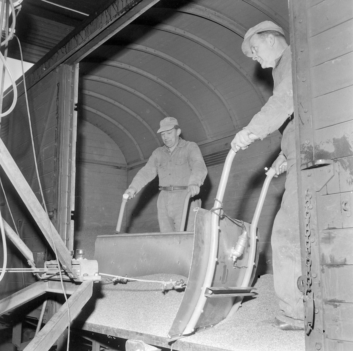 Lossing av jernbanevogn i Trondheim kornsilo på Ila Pir