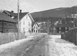 Ringebu. Vålebru. Trondhjemsveien med Lindstad etc. Gatepart