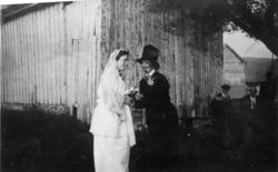 Bryllup til Jenny og Knut Uggelvik.Brurdepar, sketsj utført 