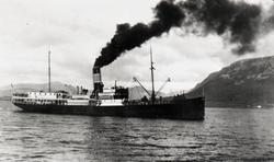 Vesteraalens Dampskibsselskabs hurtigrute "Finmarken" på Sor