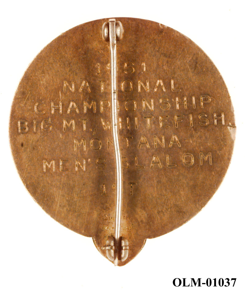 Inneholder 101 merker, pins og  medaljer.
Guttorm Berge tok tilbake samlingen 21.mai 1996.-notert i aksesjonsboken.