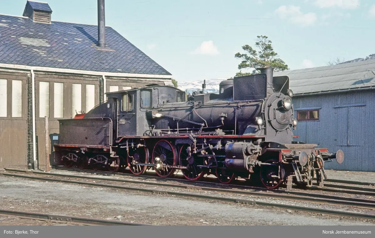 Damplokomotiv type 27a nr. 234 på Oppdal stasjon