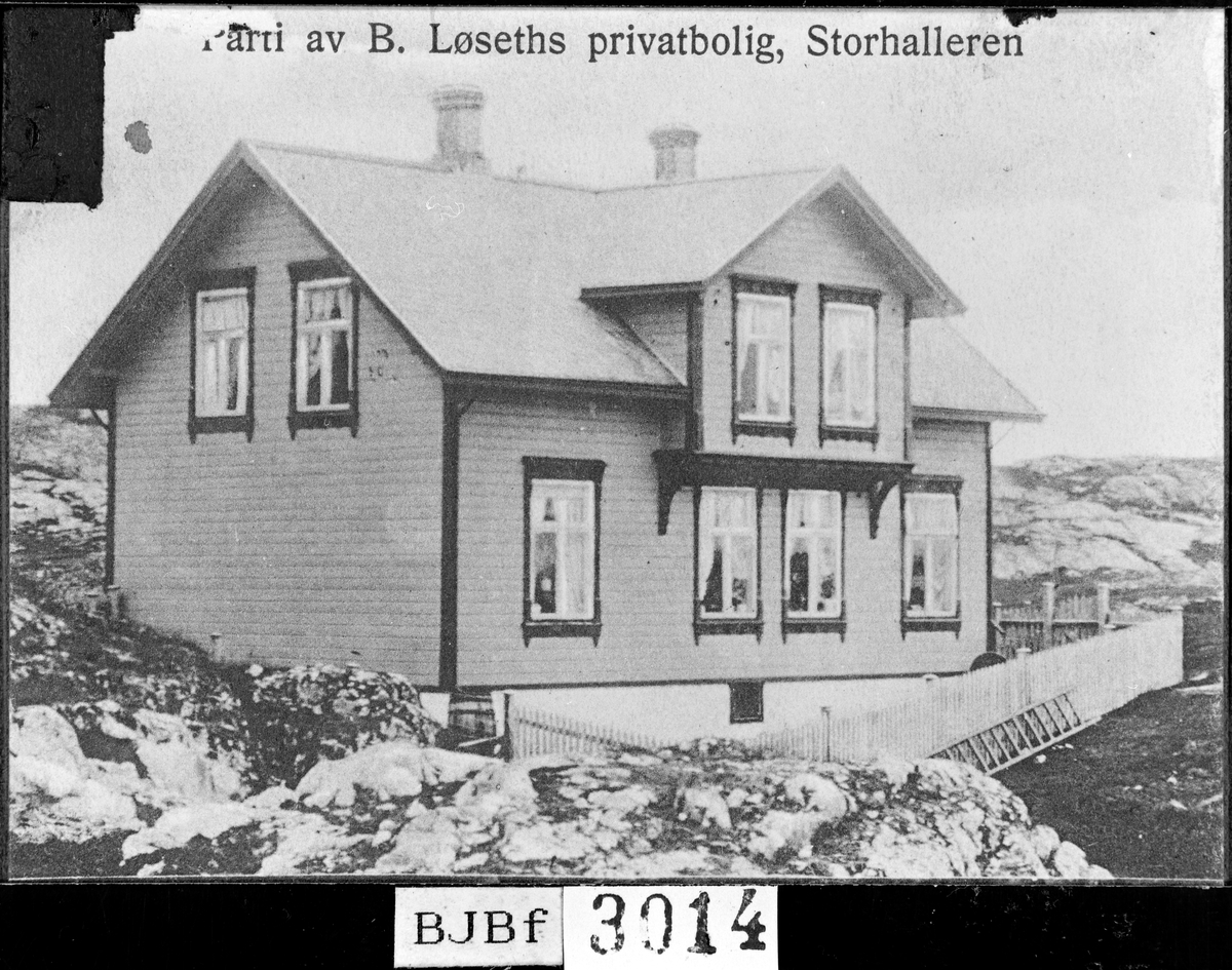 Postkort. Berntinus Løseths privatbolig, Storhallaren