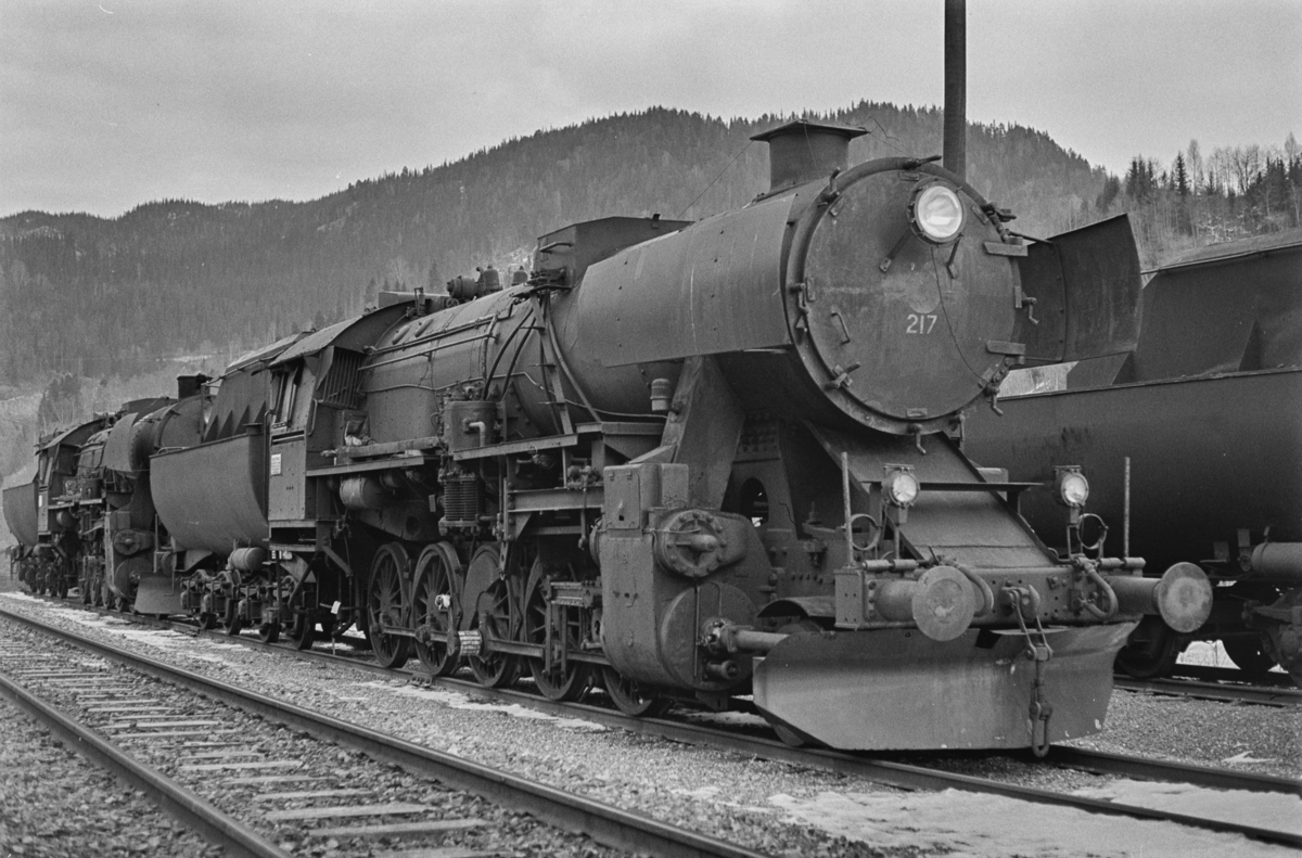 Hensatt damplokomotiv type 63a nr. 217 på Støren stasjon.