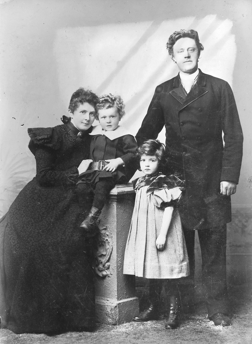 Teatersjef Rasmus Rasmussen med familie (kopi)