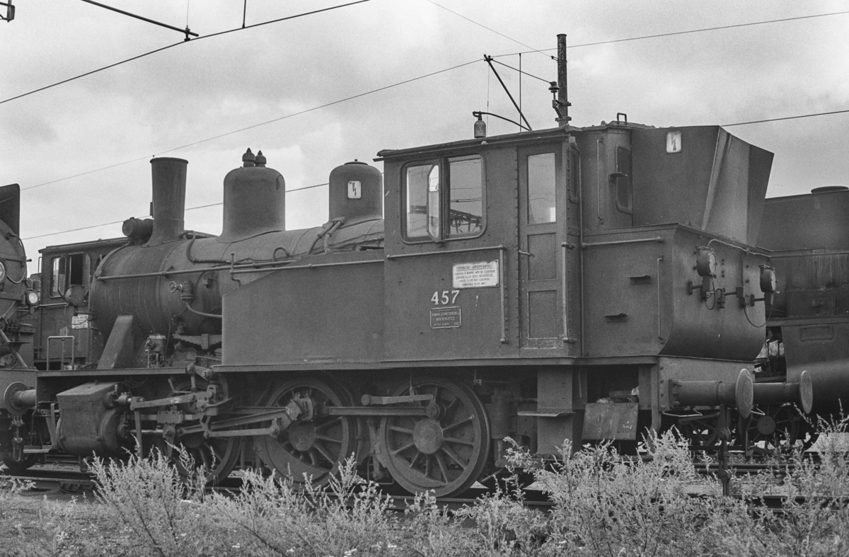 Utrangert damplokomotiv type 23b nr. 457 på Lillestrøm stasjon. Lokomotivet er hensatt og venter på å bli hugget opp.