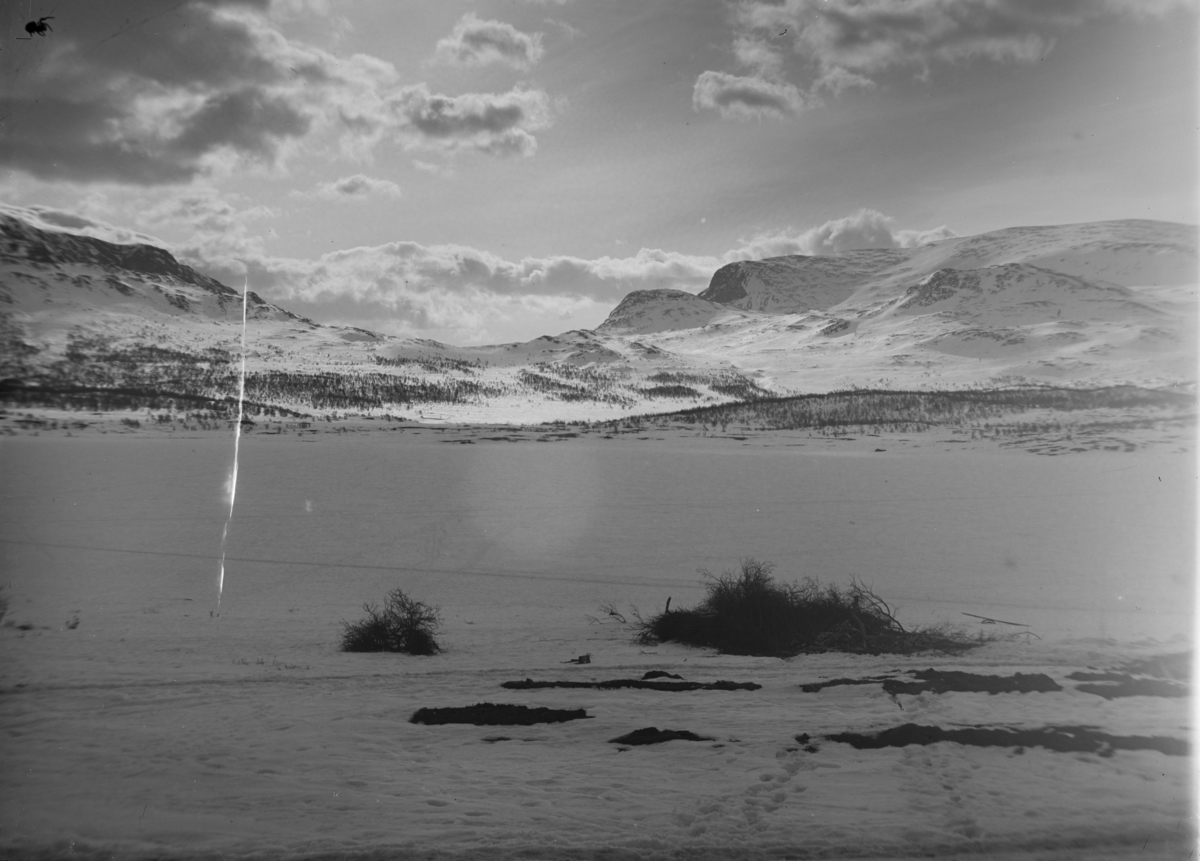 Sjodalen, vinterlandskap, utsikt over Øvre Sjodalsvatnet mot Sikkilsdalen