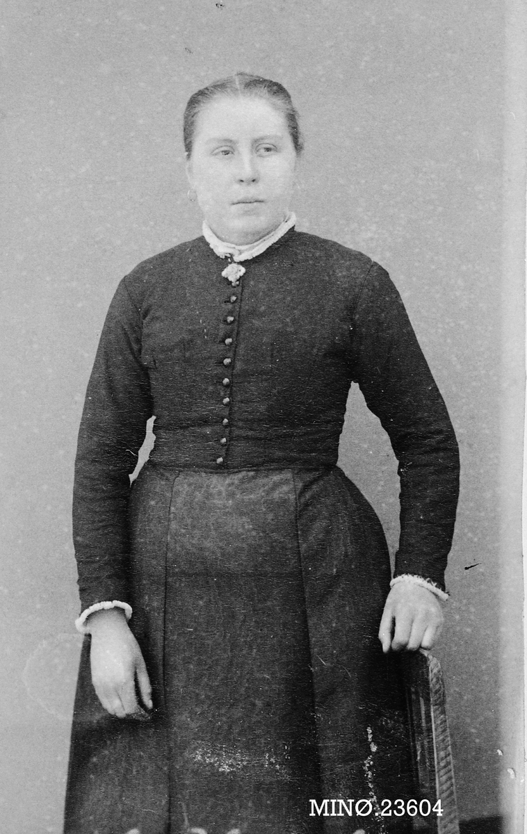 Portrett av kvinne - Johanna Nygård (f. 4/4-1872)
Kalt Gjertrud Johanna