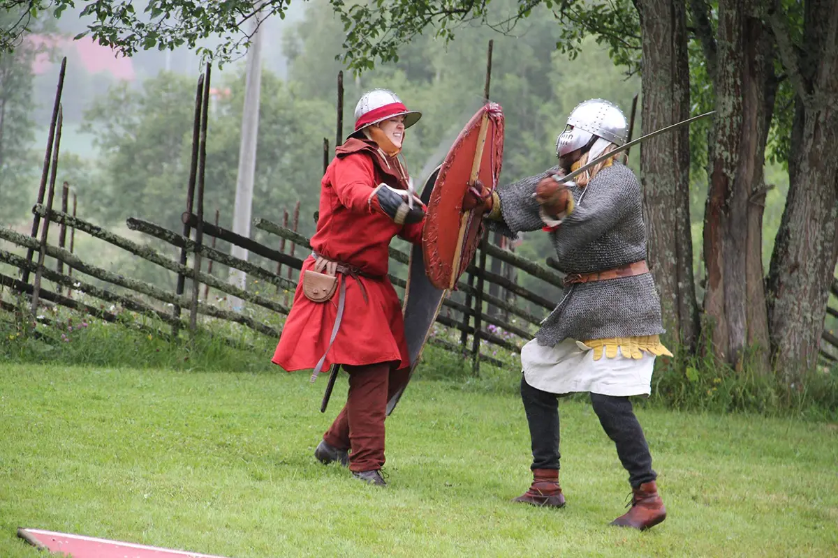 Tøffe tak under Middelalderdagen på Almenninga, Eidskog museum.