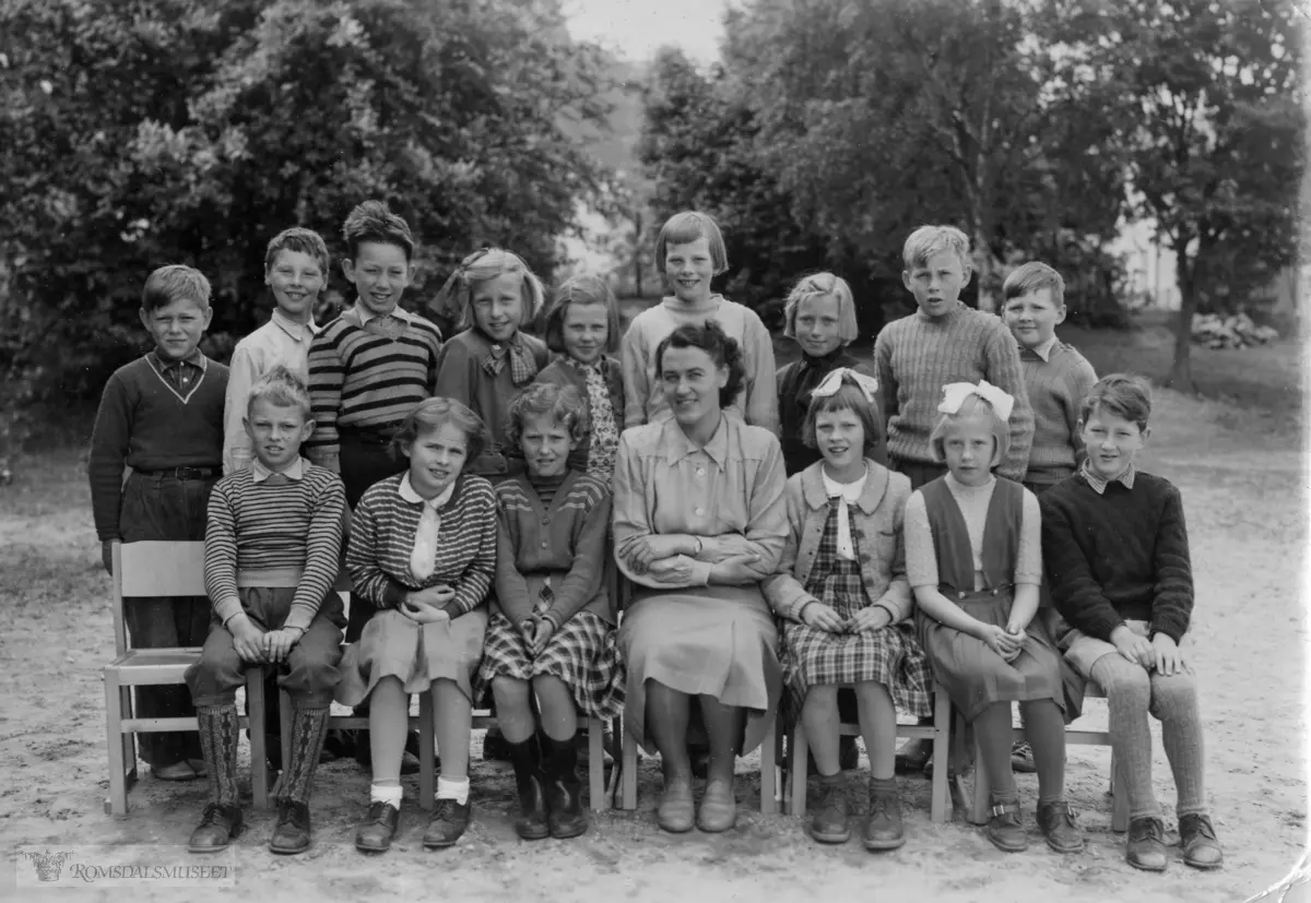 Bilde fra album eid av Einar Westerlund som rundt 1930 var lærer på Åndalsnes. .Bildene i albumet skal være fra slutten av 1920-tallet begynnelsen av 1930-tallet..Det er lite opplysninger som følger bildene.