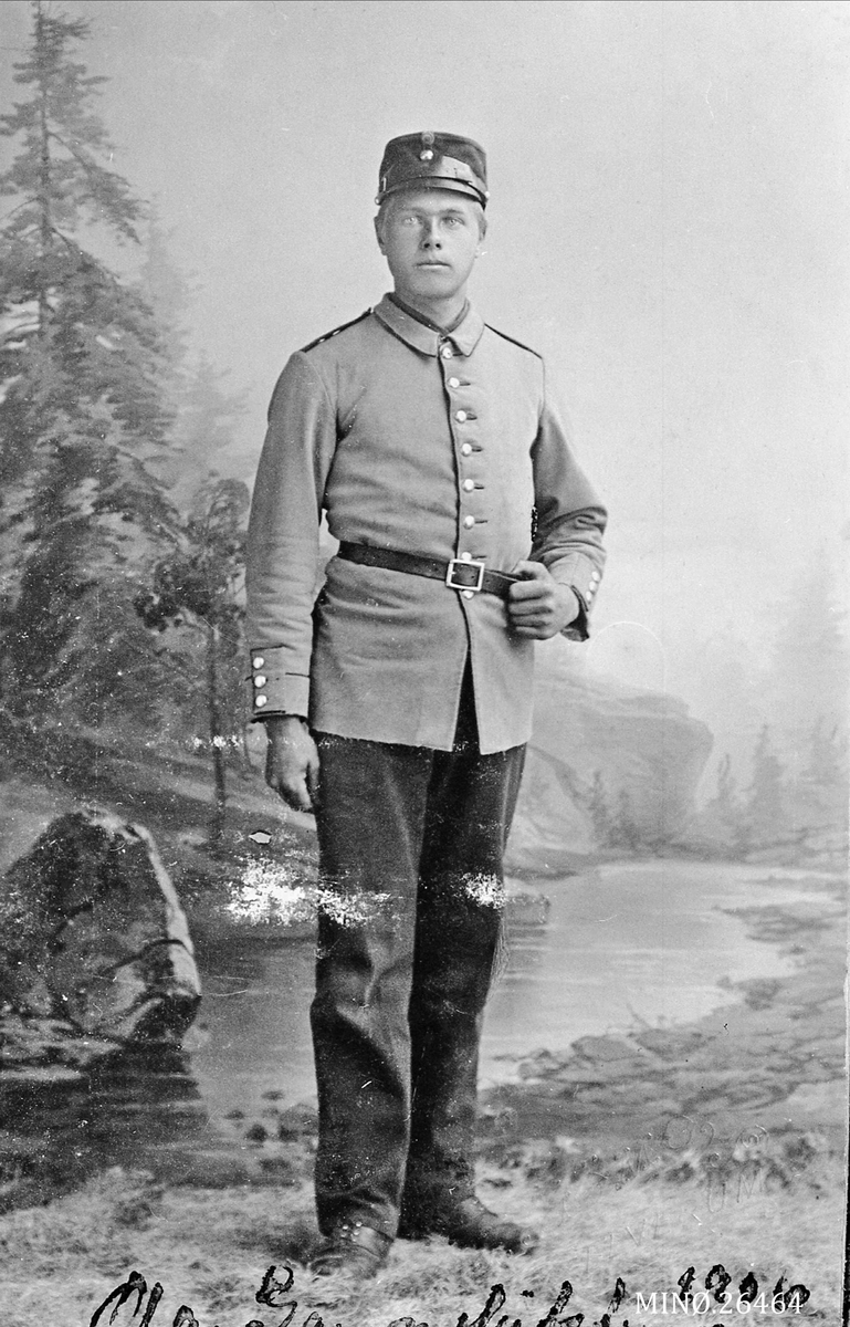 Person, uniform. Ola Gammelutstumoen, f. 1883. Eksersis i 1906. 
