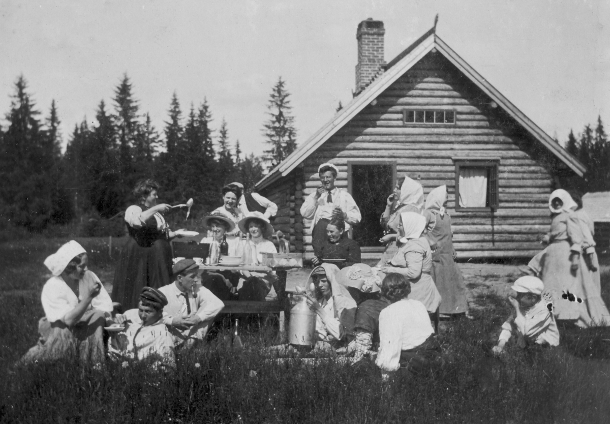 Grautfest på Vatningssætra ved Sætersjøen ca 1910.