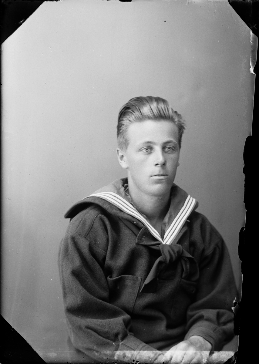 Man i sjömansuniform, Östhammar, Uppland