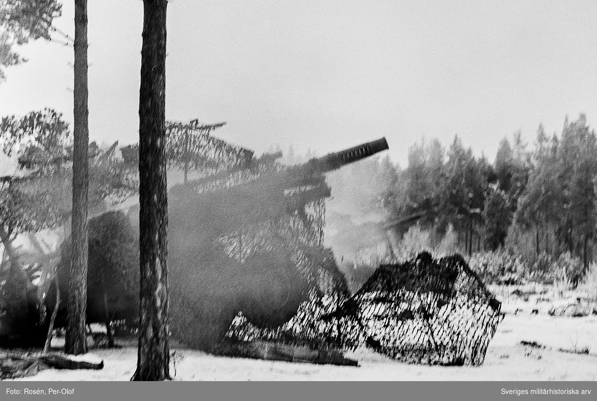 15,5 cm Haubits F, "Fransyskan".

Förevisningsskjutning 1976 på Skillingaryds skjutfält.