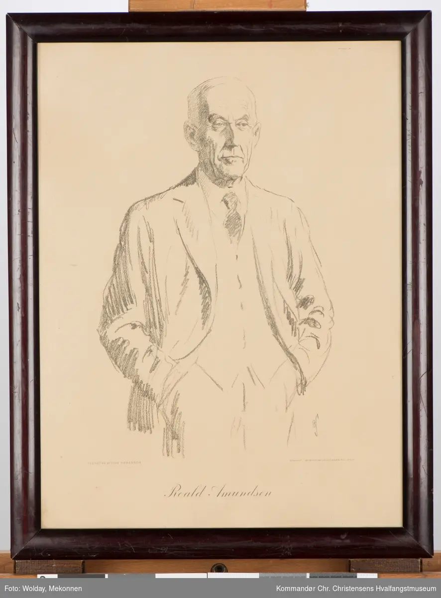 Roald Amundsen 3/4 figur.