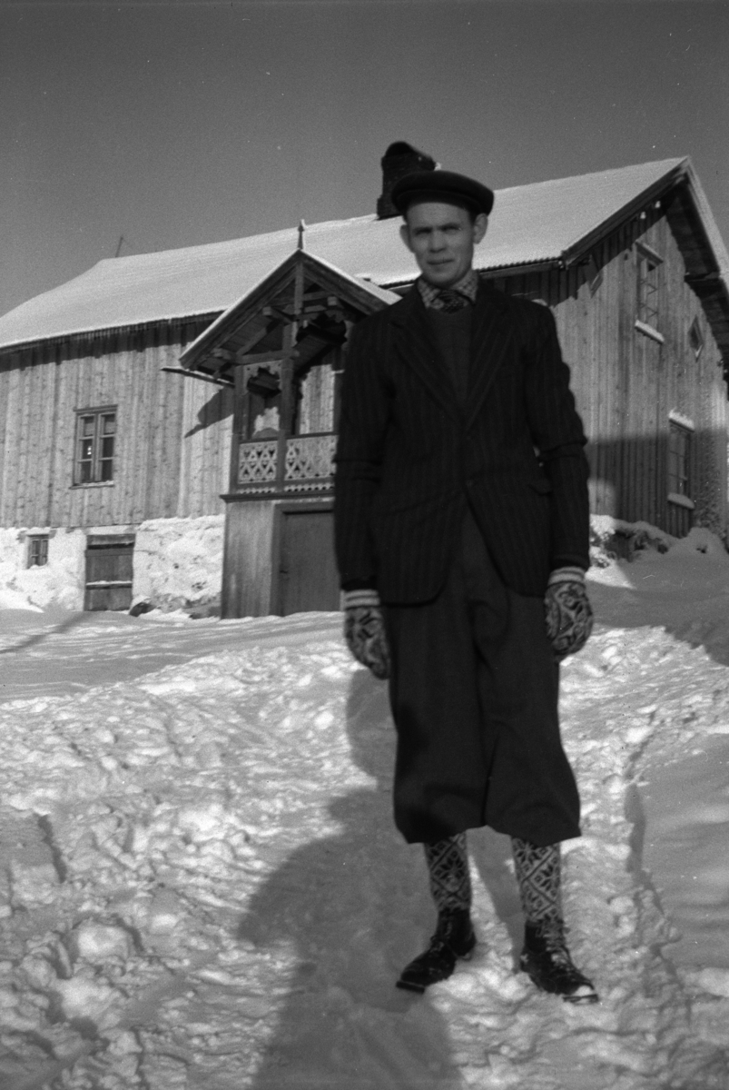 Arne Jevanord, gardsarbeider, sveiser på Åstad gard, Ring. Gnr. 365