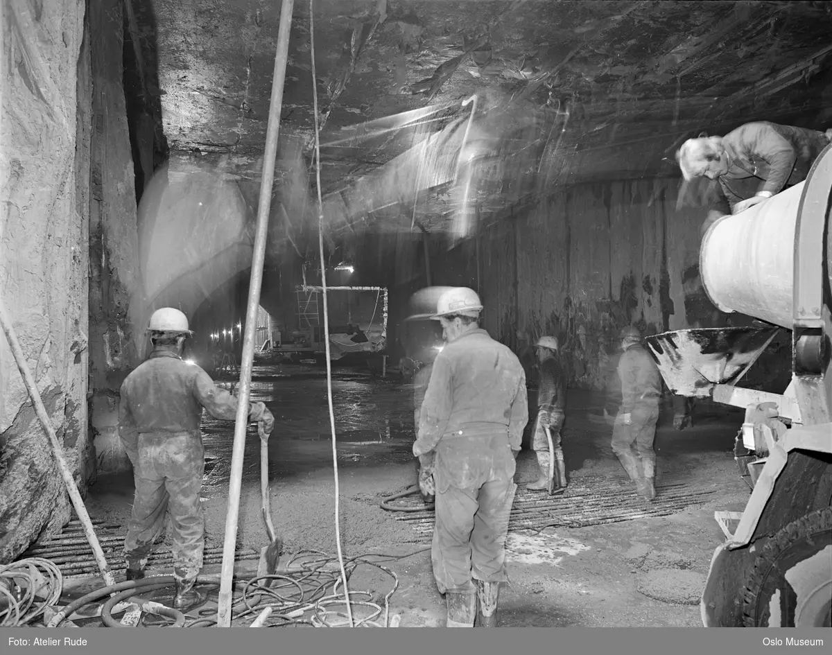 anleggsarbeid, bygging av fellestunnel for T-banen og jernbanen, anleggsarbeidere