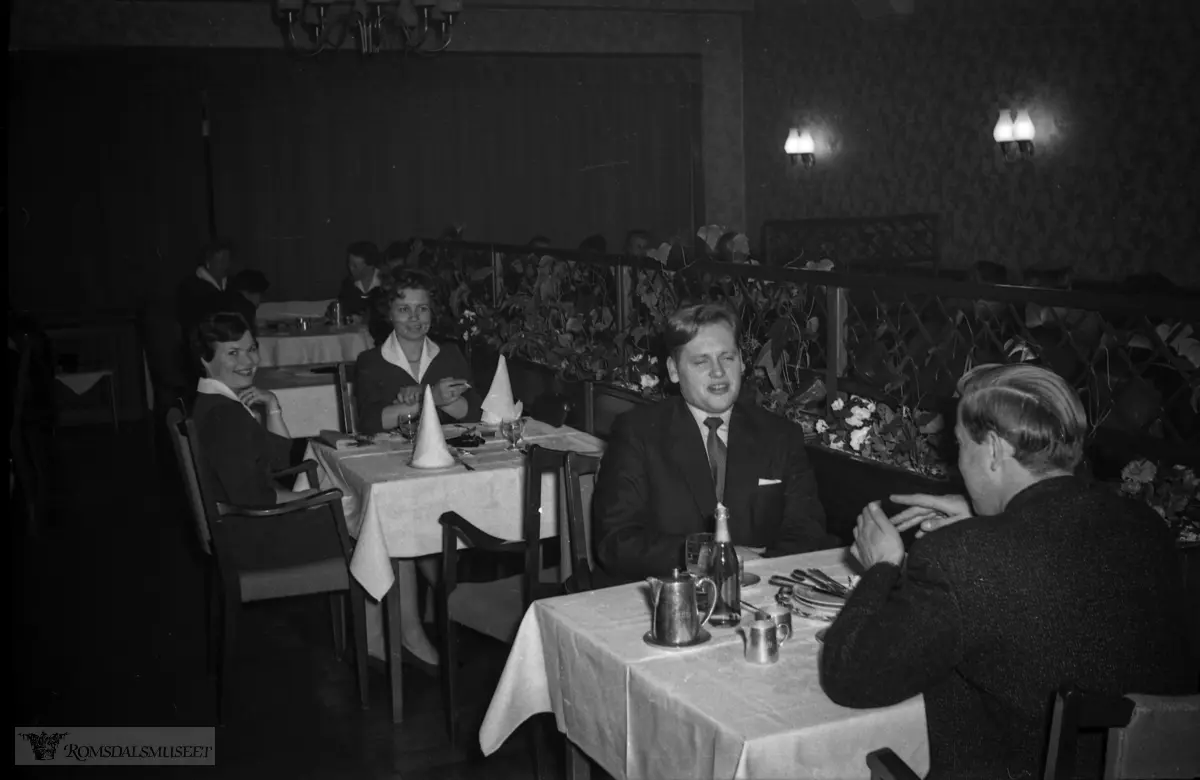 "Før jul 1960" .Inne i Alexandra Hotell.