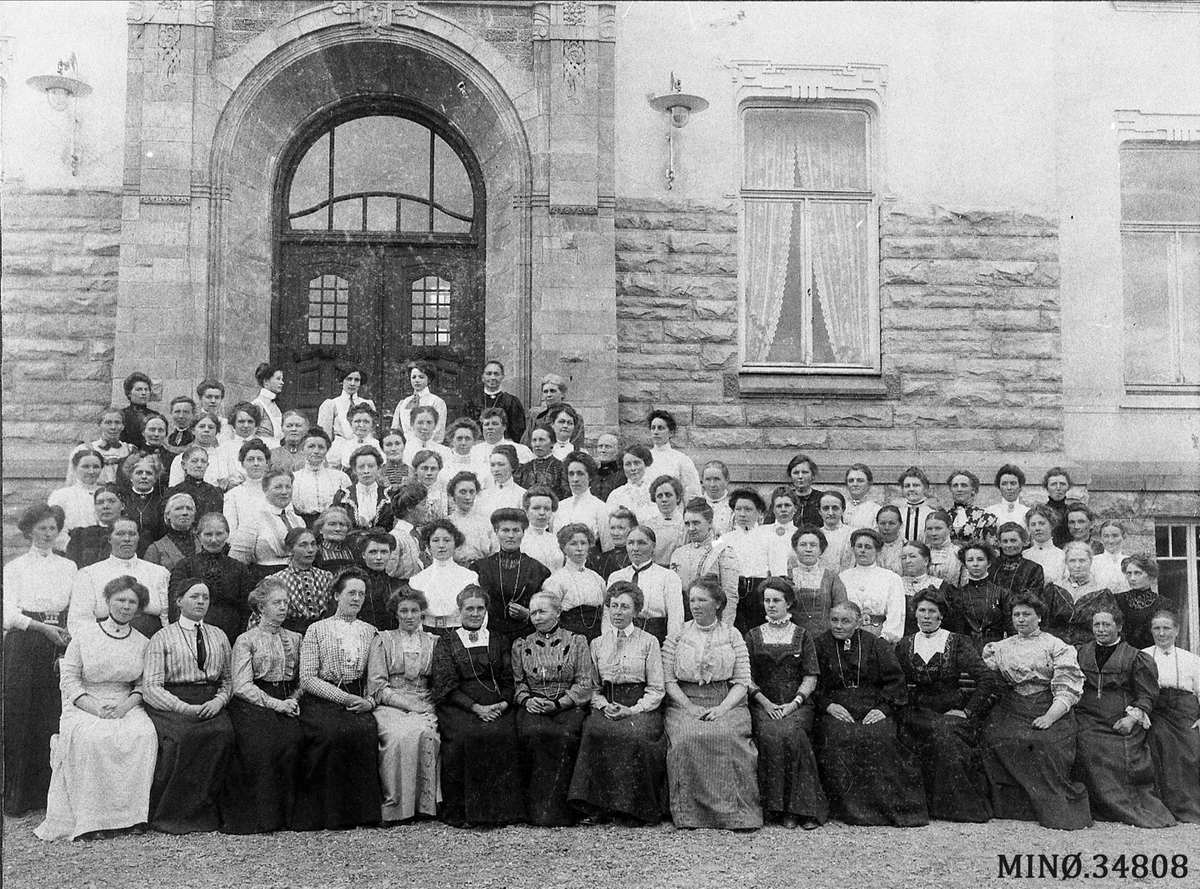 Jordmødrenes landsmøte i Trondhjem 20. -22. juli 1910. E. C. Dahls stiftelse. 