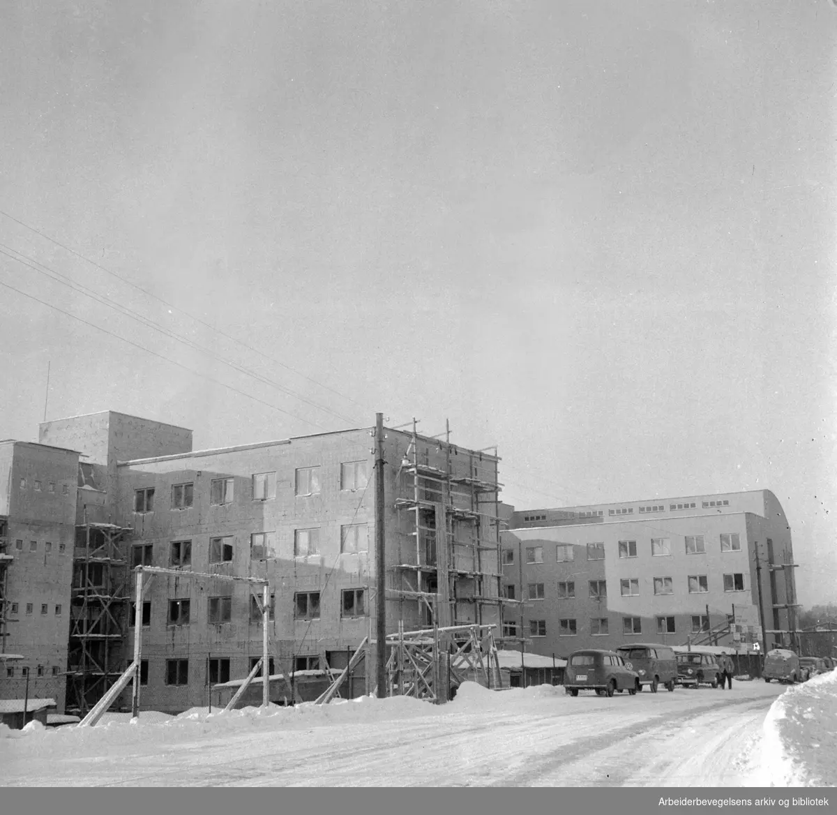 Papirindustriens forskningsinstitutt under bygging. Januar 1956