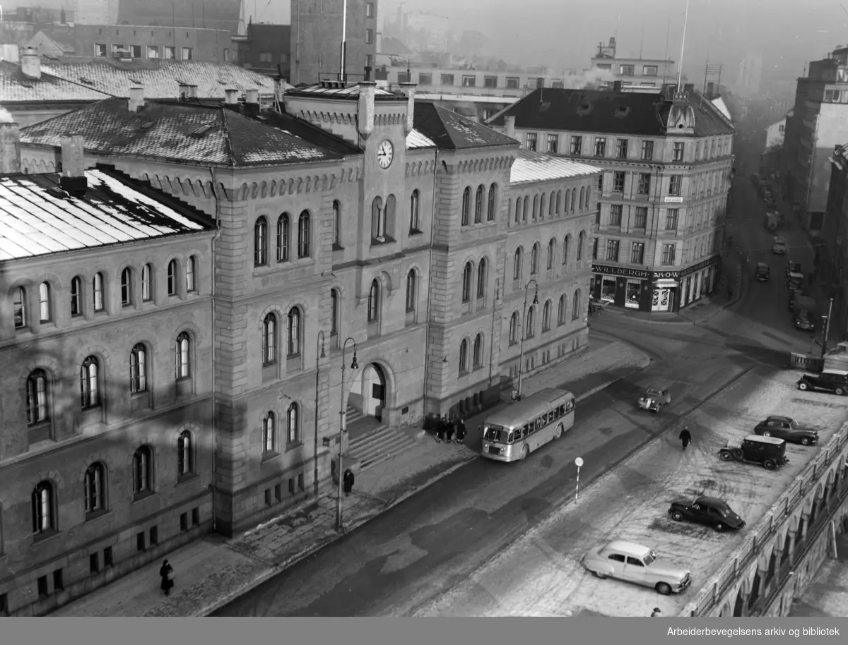 Møllergata 19. Eksteriører. November 1954