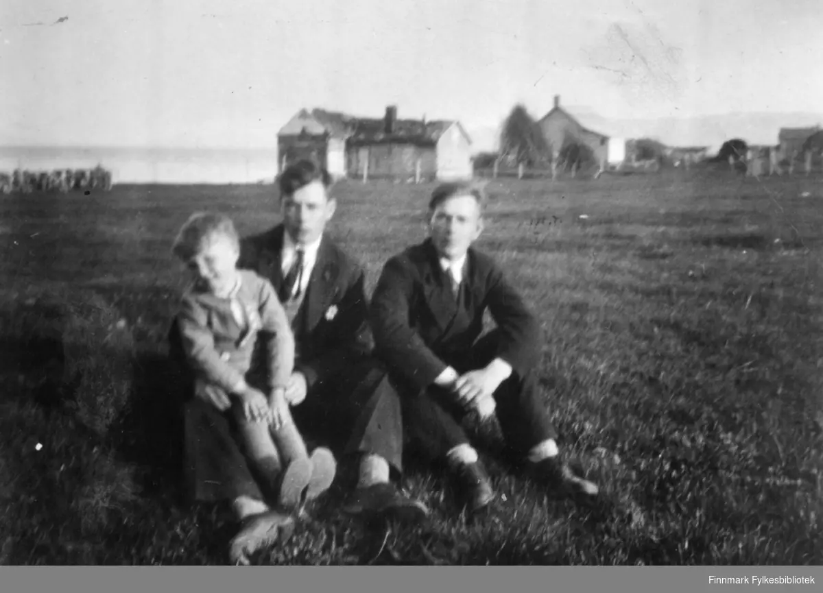 Johan og Ottar Gren. Familiealbum tilhørende familien Klemetsen. Utlånt av Trygve Klemetsen. Periode: 1930-1960.