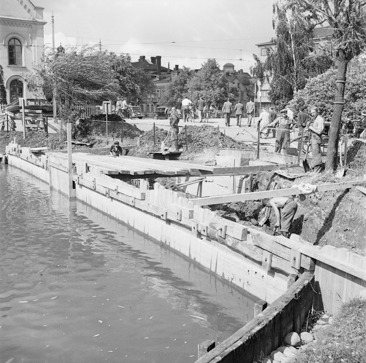 Svandammen restaureras, Uppsala, juli 1947